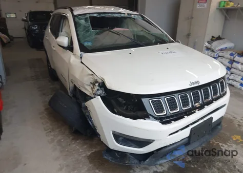 2018 Jeep Compass Latitude 4X4 from USA, damaged, VIN 3C4NJDBB1JT142712